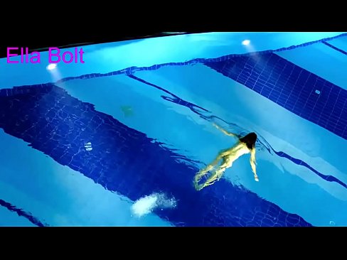 ❤️ Non podo deixar de mirar, unha moza loira que é sorprendida nadando espida na piscina do resort ELLA BOLT ❤️ Vídeo de puta en % gl.port-amurasso.ru %